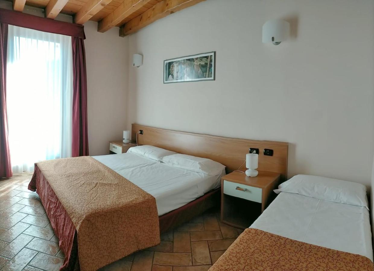 Hotel Agli Ulivi Valeggio sul Mincio Kültér fotó