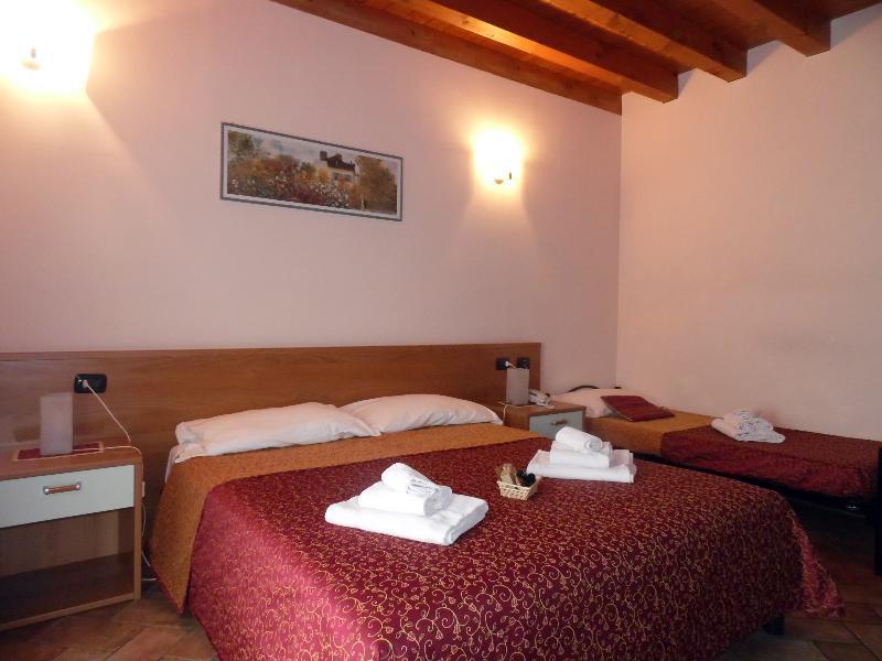 Hotel Agli Ulivi Valeggio sul Mincio Kültér fotó