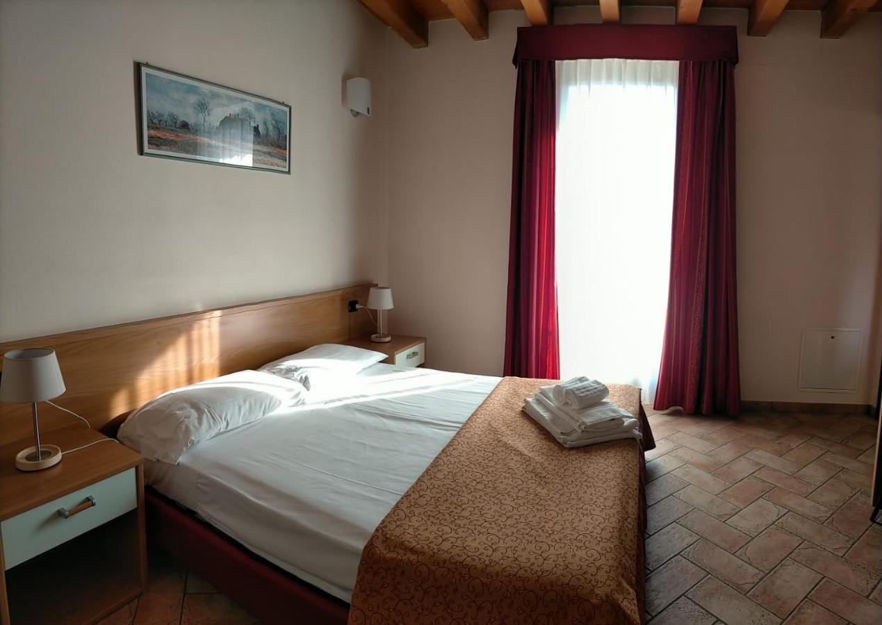 Hotel Agli Ulivi Valeggio sul Mincio Kültér fotó