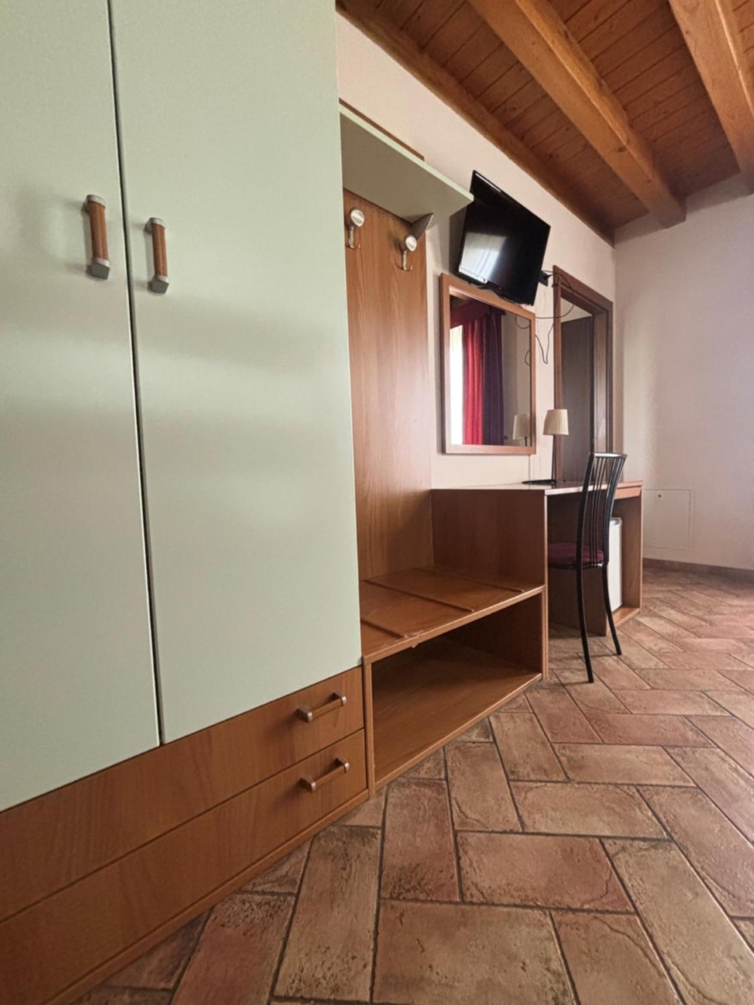 Hotel Agli Ulivi Valeggio sul Mincio Kültér fotó