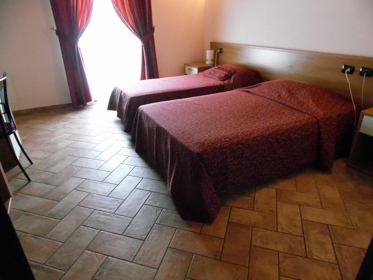 Hotel Agli Ulivi Valeggio sul Mincio Kültér fotó
