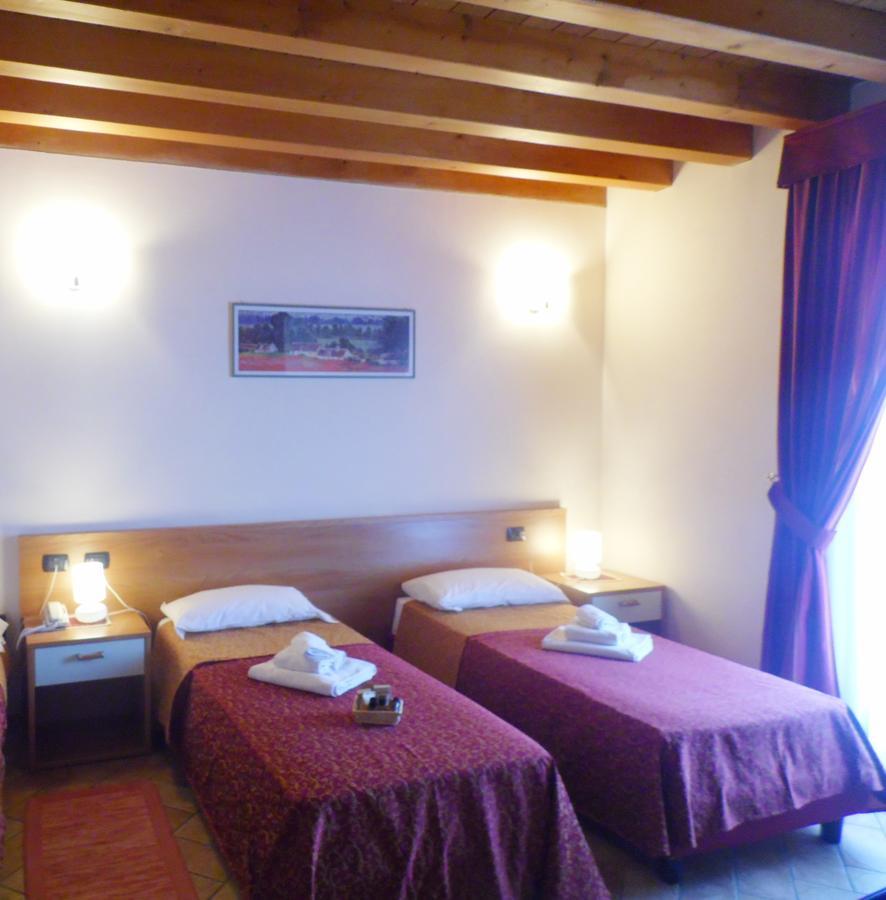 Hotel Agli Ulivi Valeggio sul Mincio Kültér fotó