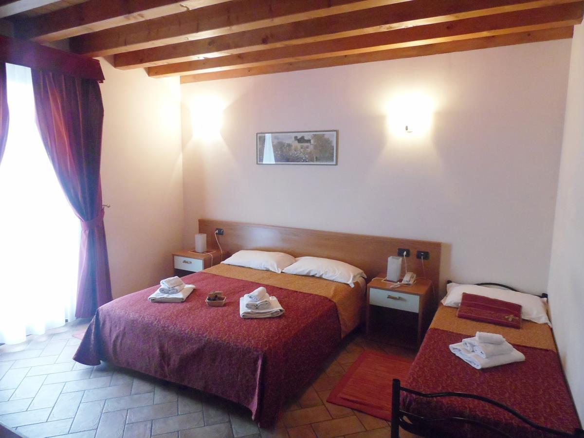 Hotel Agli Ulivi Valeggio sul Mincio Kültér fotó