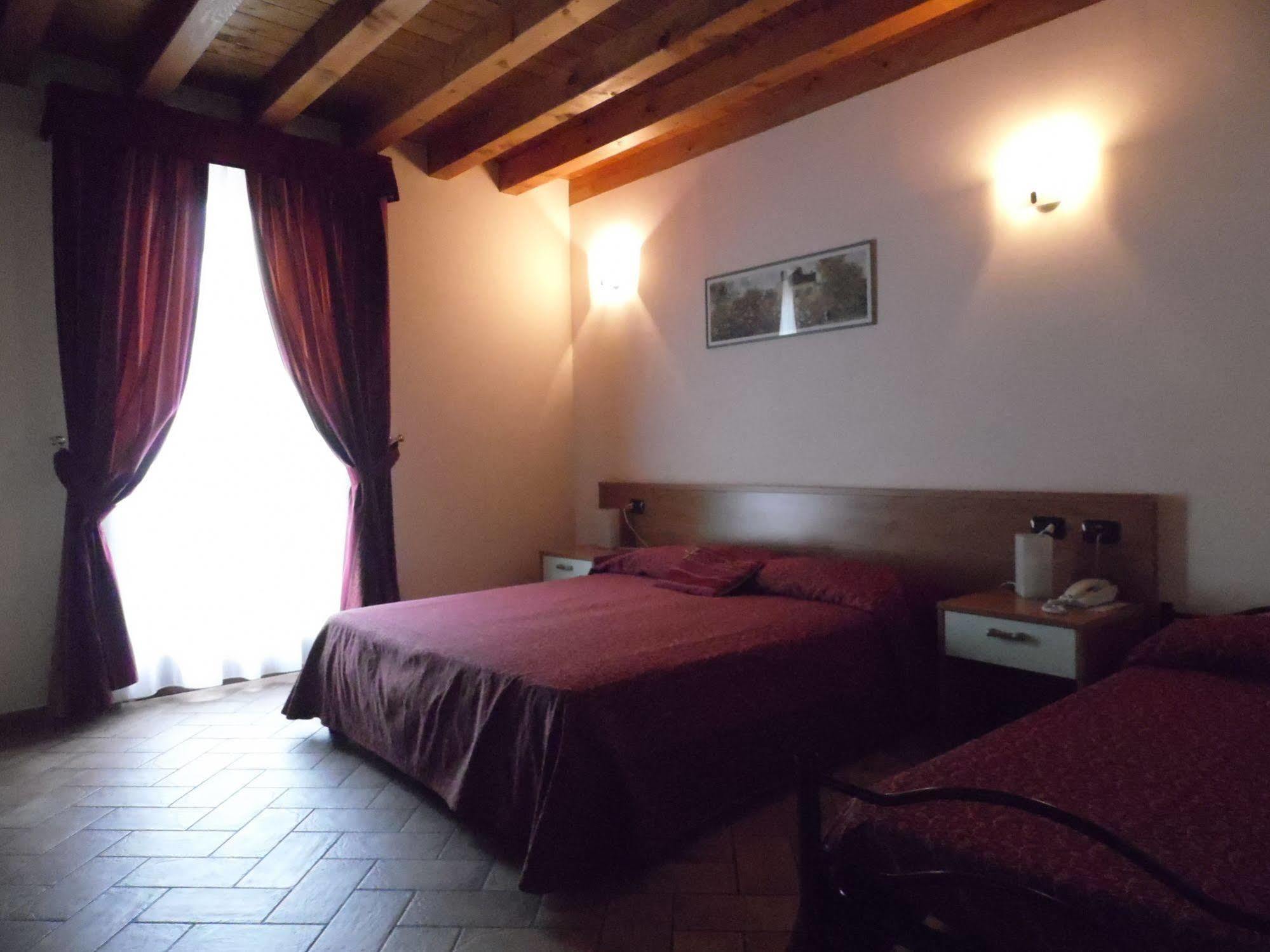 Hotel Agli Ulivi Valeggio sul Mincio Kültér fotó