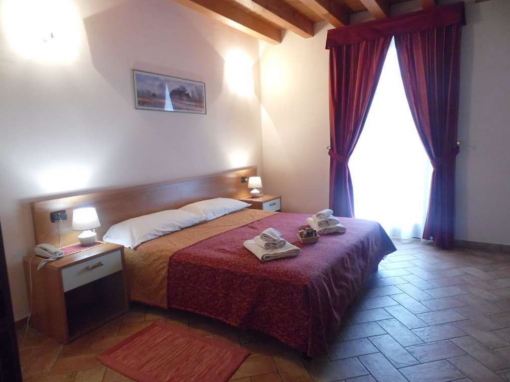 Hotel Agli Ulivi Valeggio sul Mincio Szoba fotó