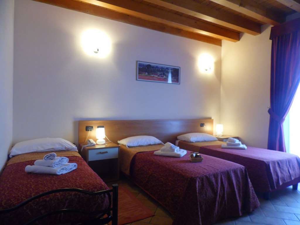 Hotel Agli Ulivi Valeggio sul Mincio Szoba fotó