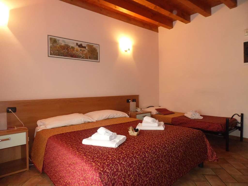 Hotel Agli Ulivi Valeggio sul Mincio Szoba fotó