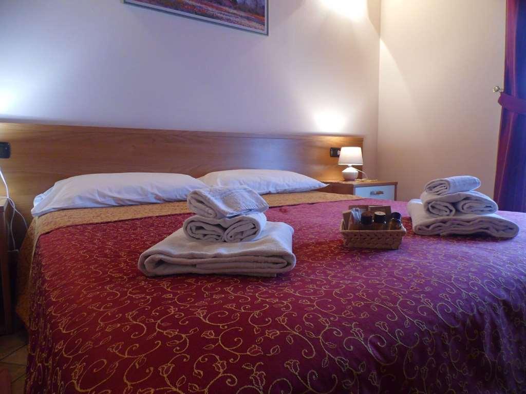 Hotel Agli Ulivi Valeggio sul Mincio Szoba fotó